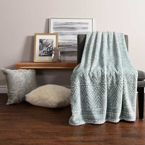 URBAN PLUSH THROW BLANKET - SEAFOAM GREEN